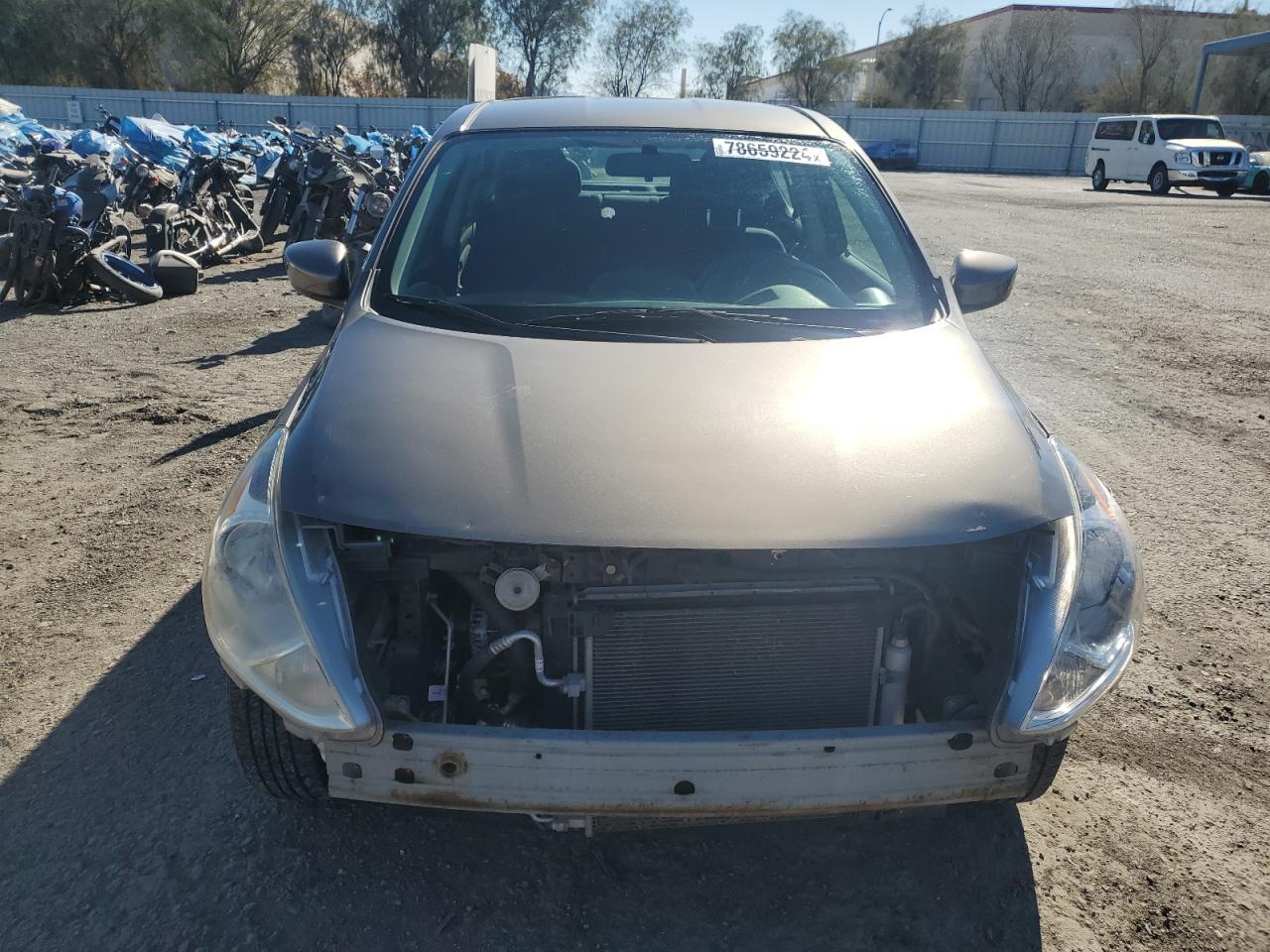 2016 NISSAN VERSA SV W - Image 5
