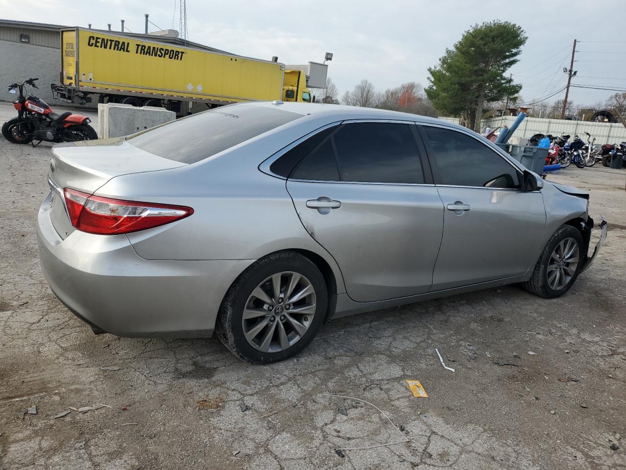 2016 TOYOTA CAMRY LE - Фото 3