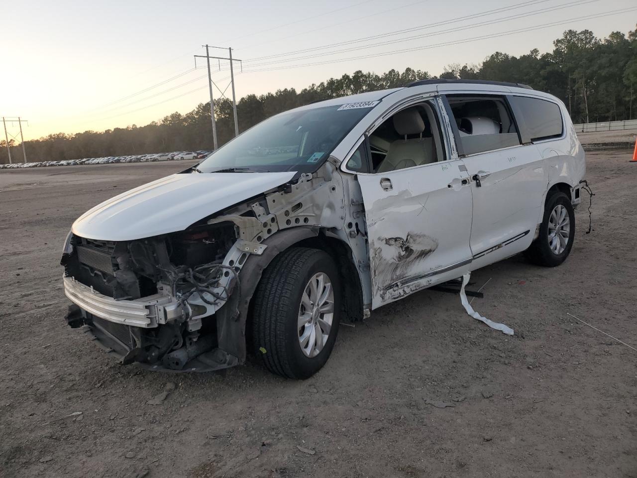 2017 CHRYSLER PACIFICA T