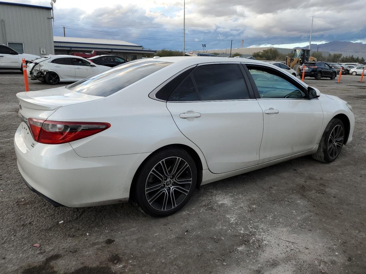 2016 TOYOTA CAMRY LE - Фото 3