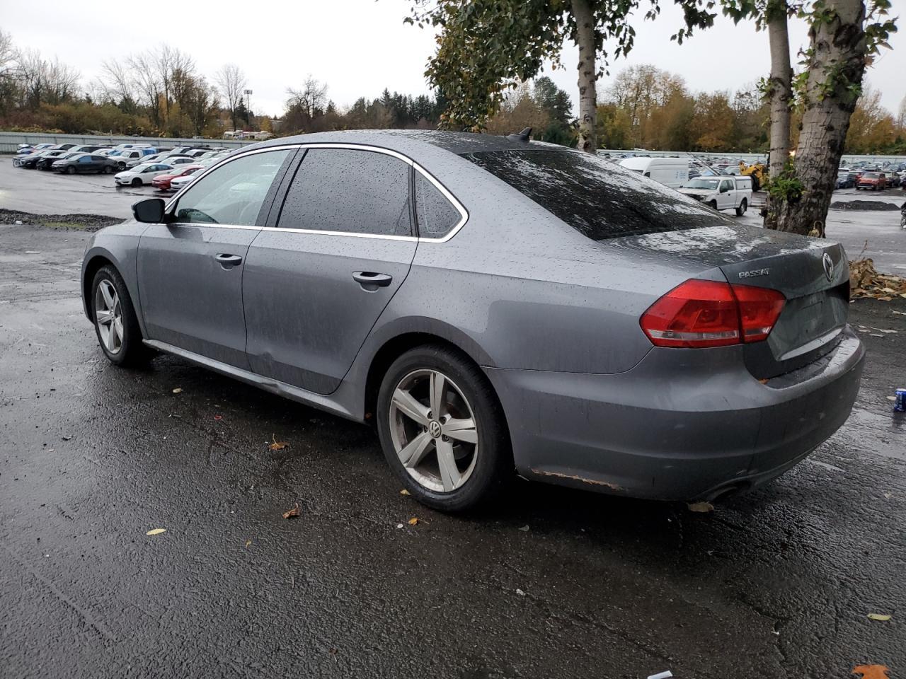 2013 VOLKSWAGEN PASSAT SE - Image 2