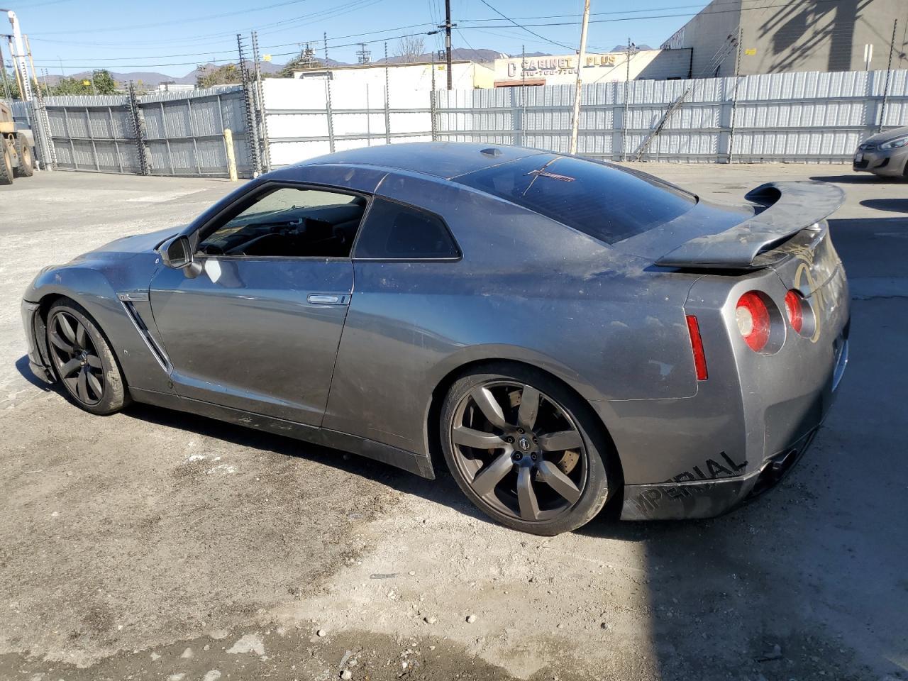 2010 NISSAN GT-R BASE - Фото 2