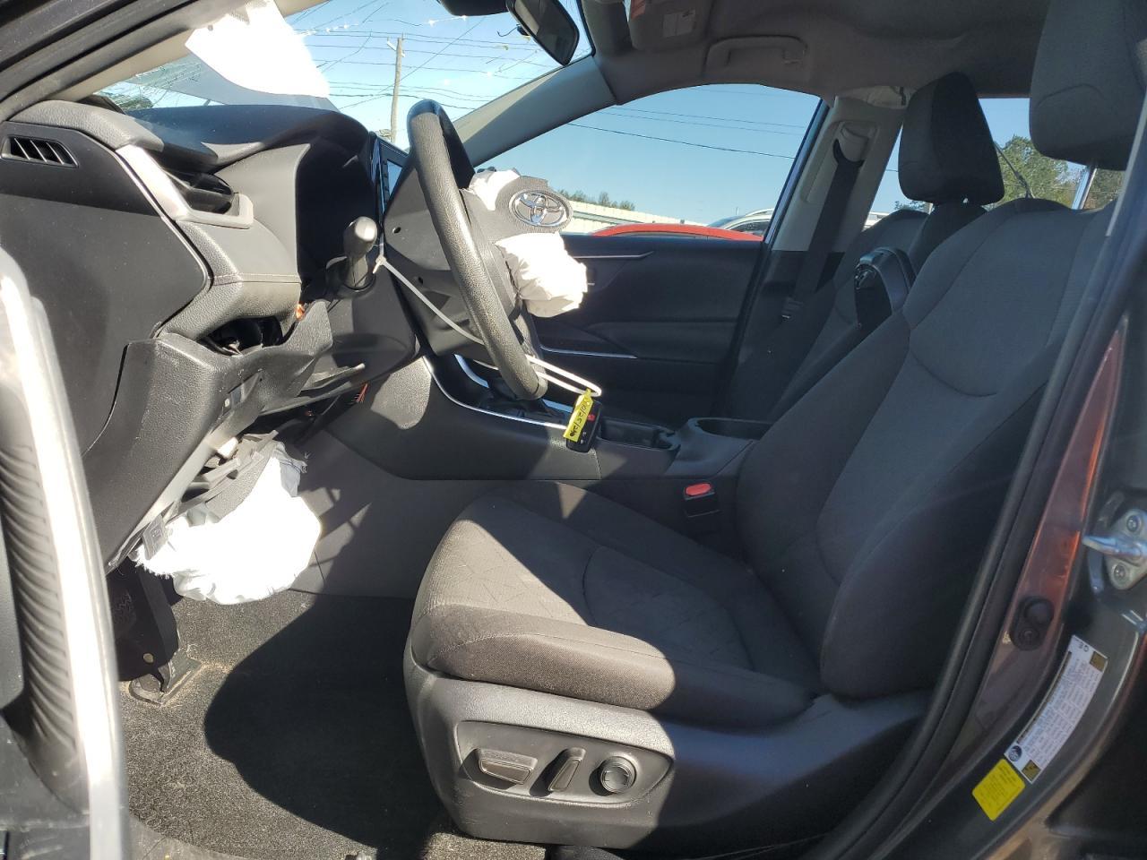 2020 TOYOTA RAV4 XLE - Image 7