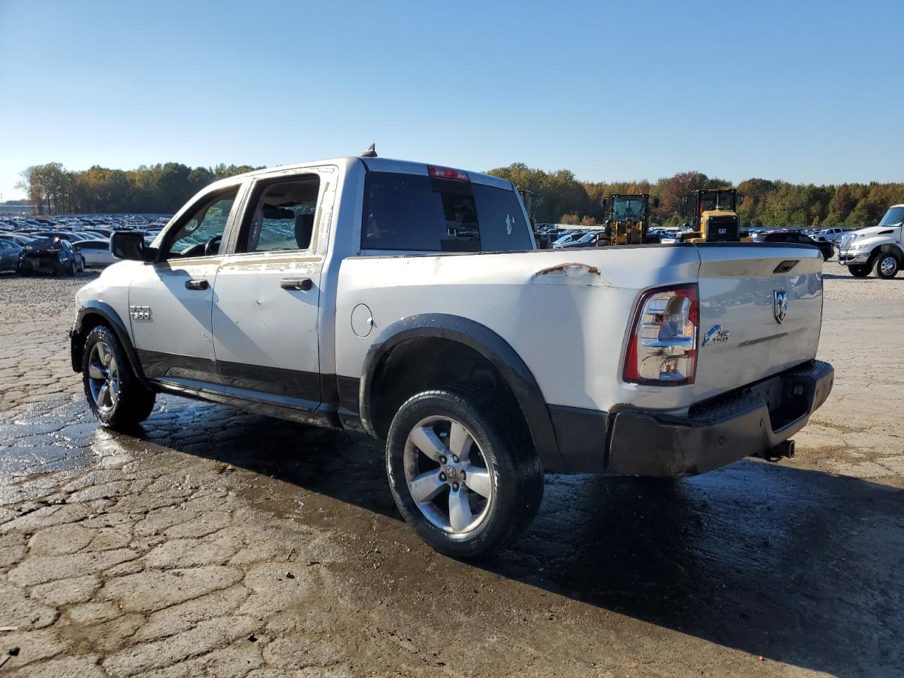 2015 RAM 1500 SLT - Image 2