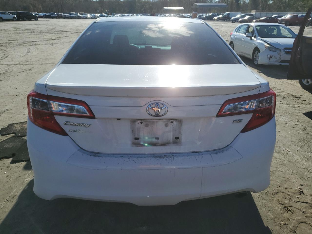 2014 TOYOTA CAMRY L - Image 6