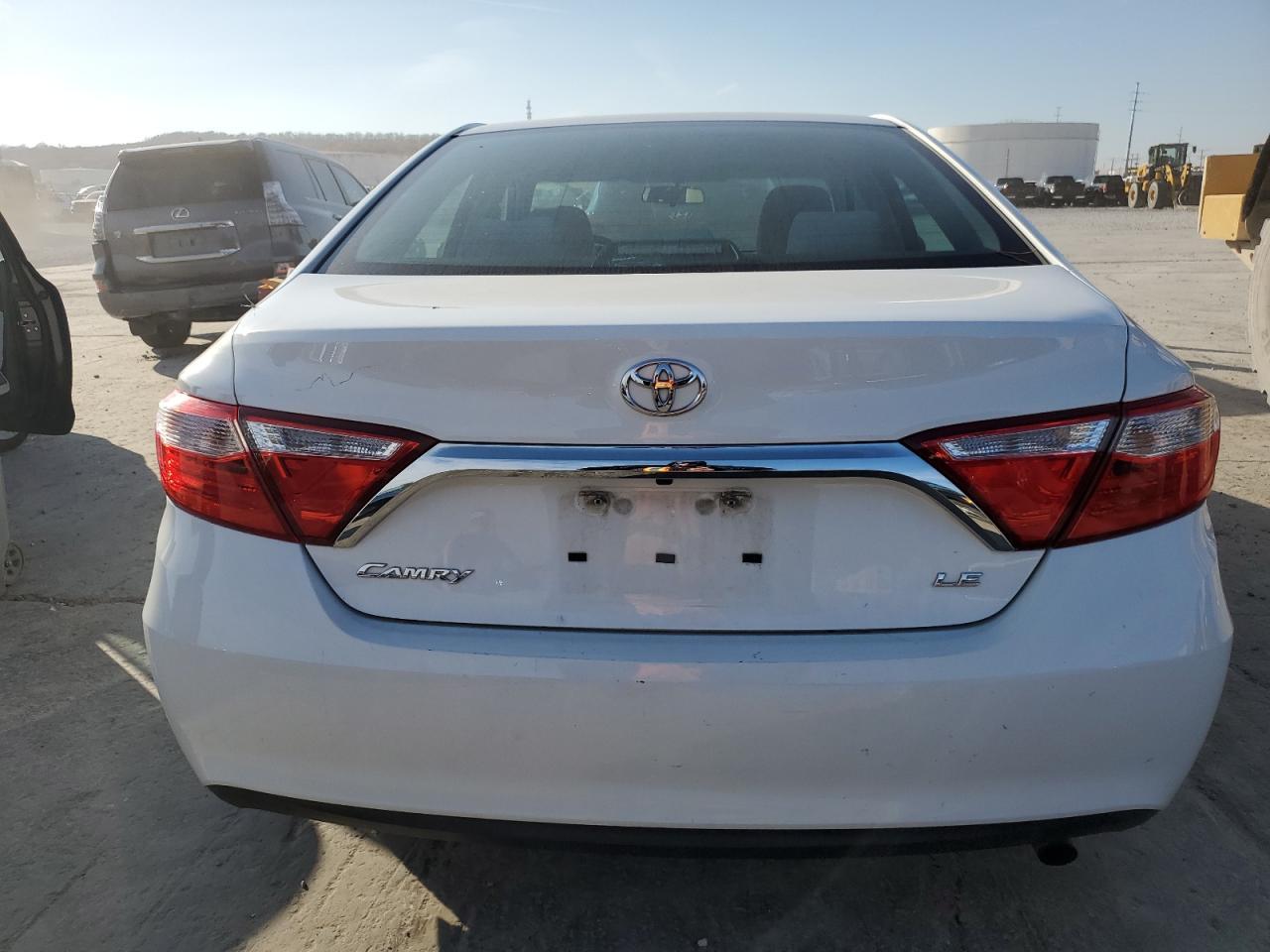2015 TOYOTA CAMRY LE - Фото 6