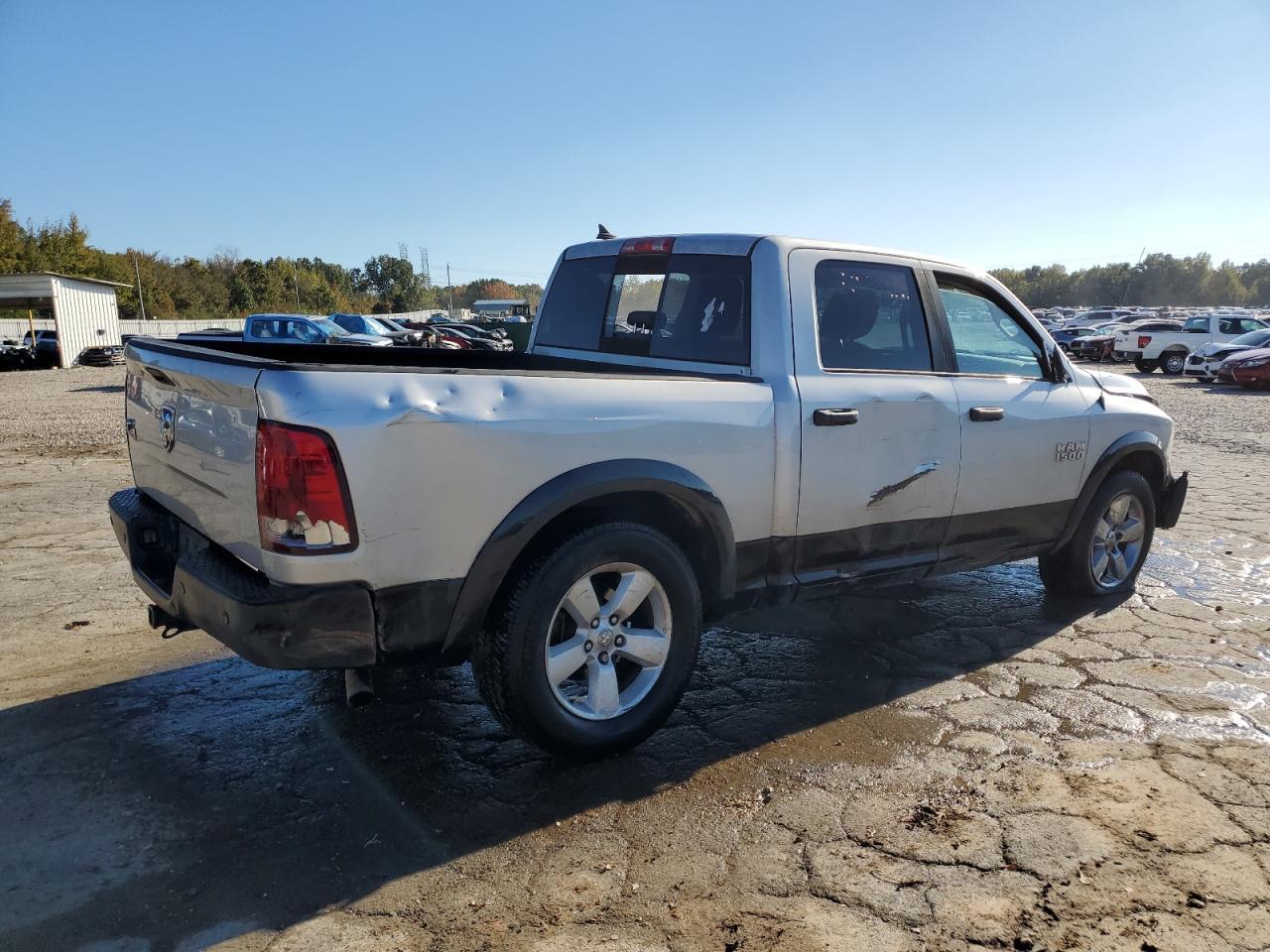 2015 RAM 1500 SLT - Image 3