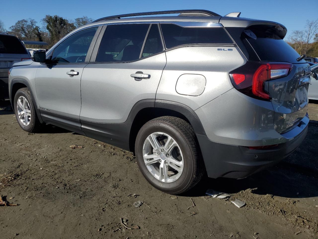 2023 GMC TERRAIN SL - Image 2