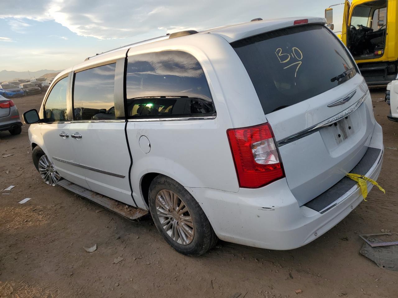 2014 CHRYSLER TOWN & COU - Image 2