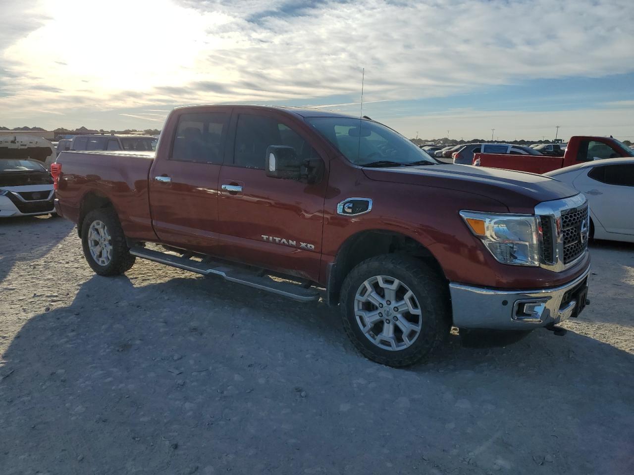 2017 NISSAN TITAN XD S - Фото 4
