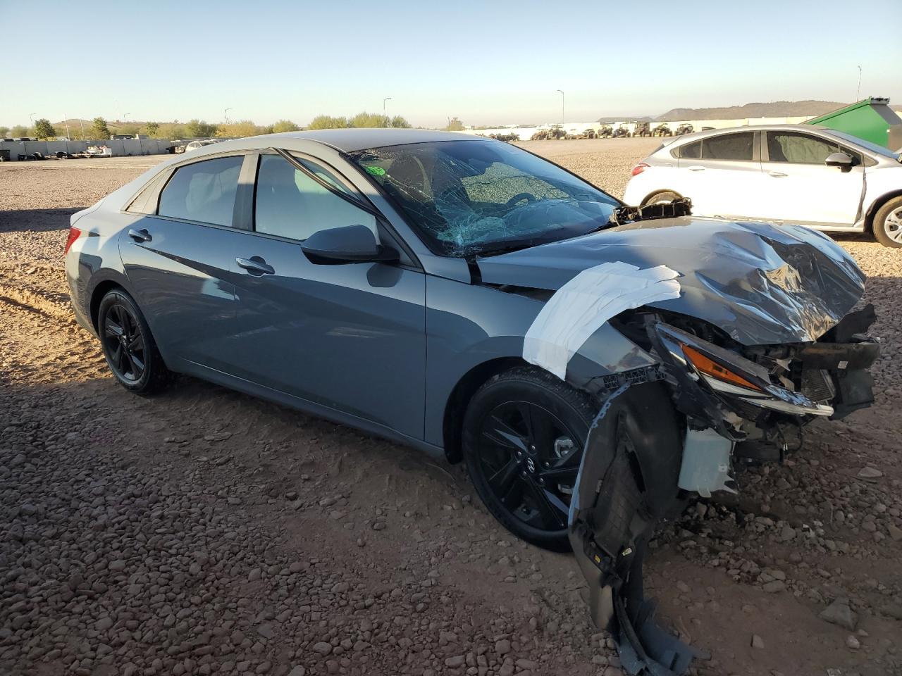 2023 HYUNDAI ELANTRA SE - Фото 4