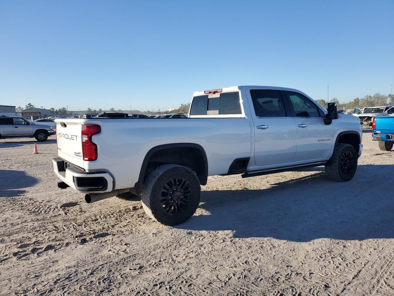 2023 CHEVROLET SILVERADO - Фото 3
