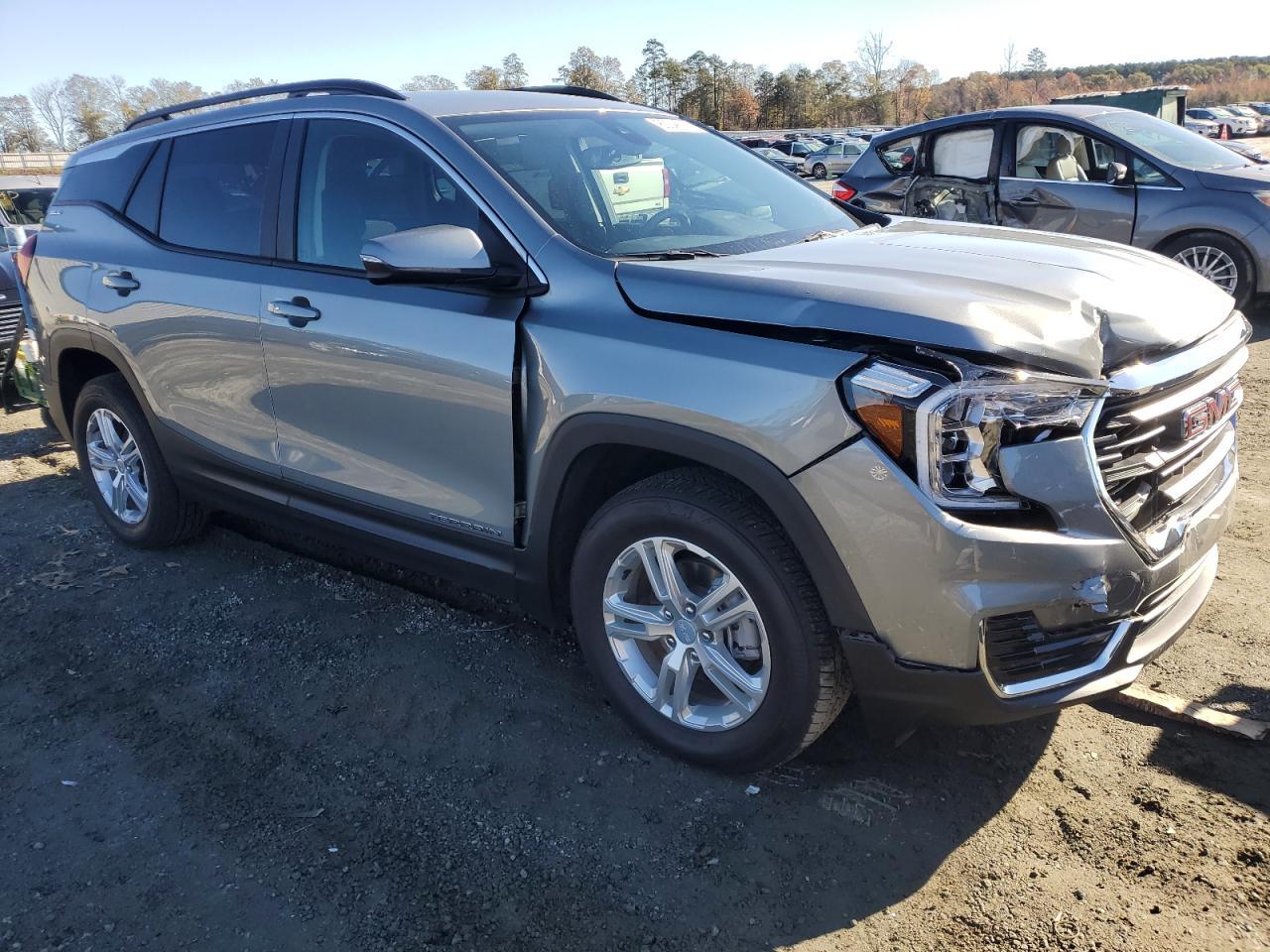 2023 GMC TERRAIN SL - Image 4