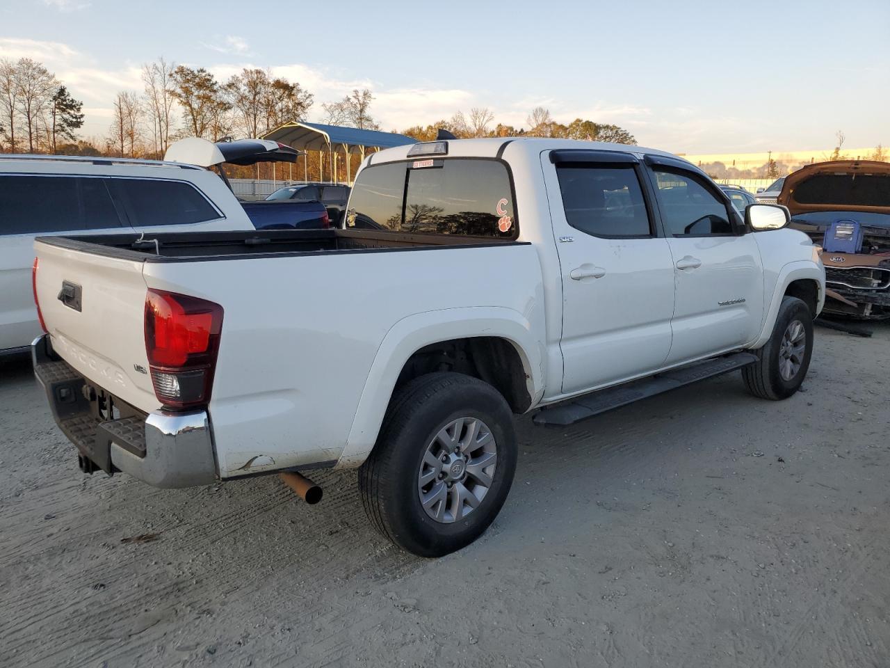 2018 TOYOTA TACOMA DOU - Фото 3