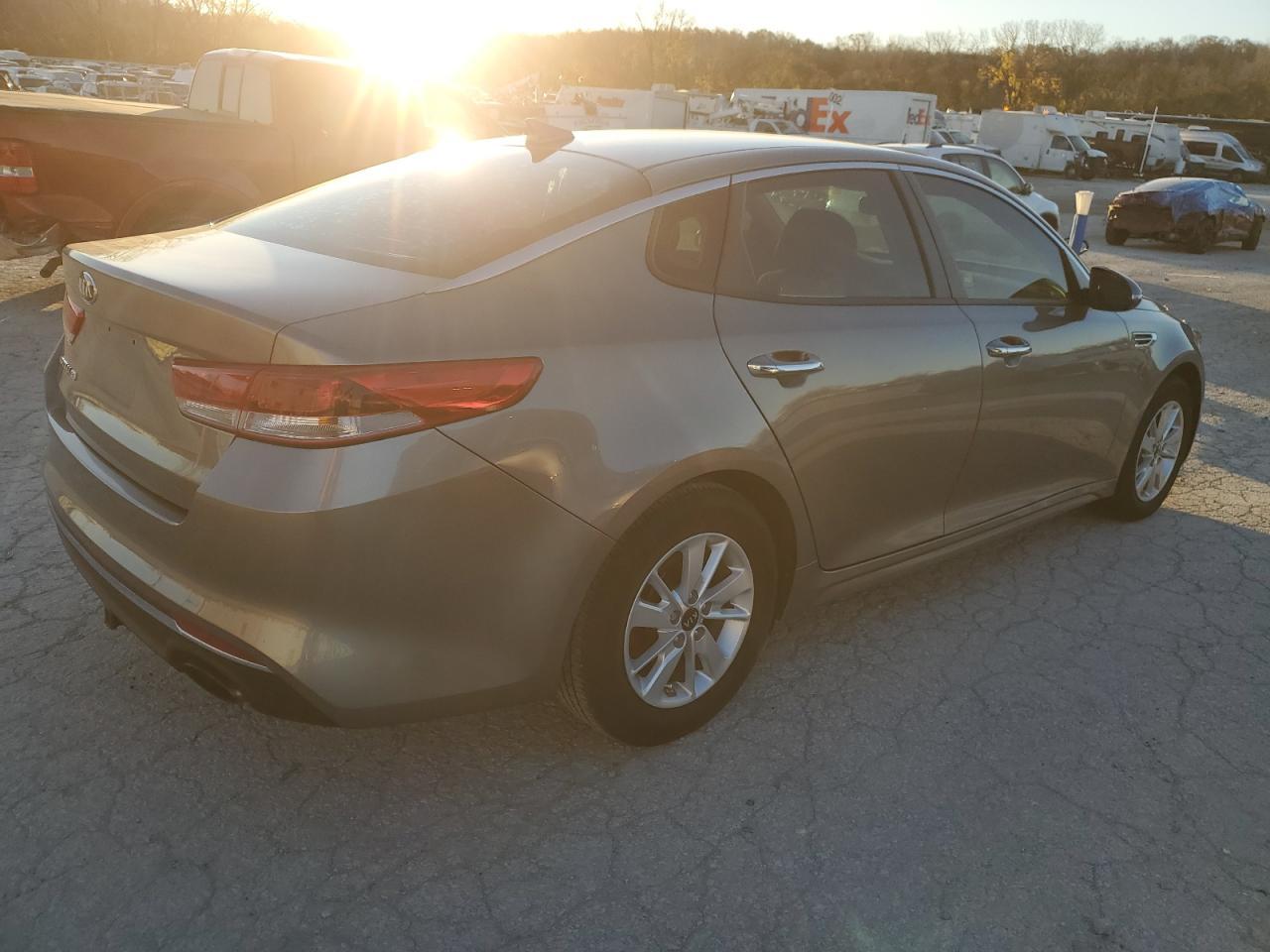 2016 KIA OPTIMA LX - Фото 3