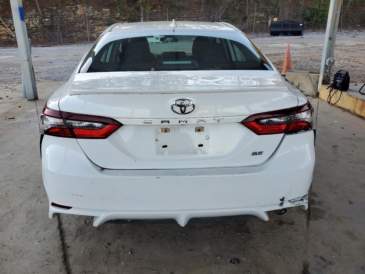 2021 TOYOTA CAMRY SE - Фото 6