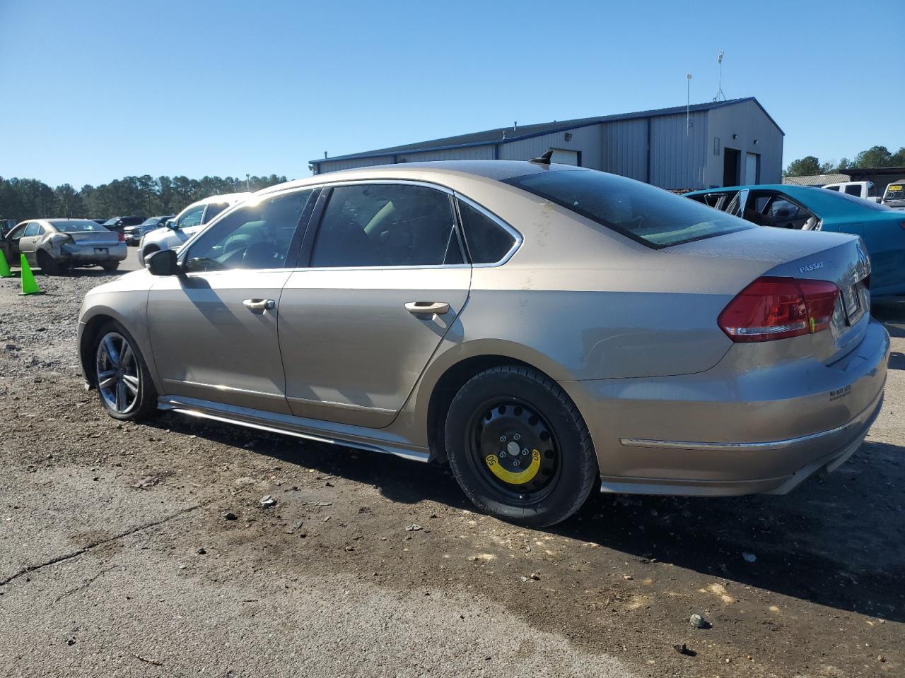 2015 VOLKSWAGEN PASSAT SEL - Фото 2