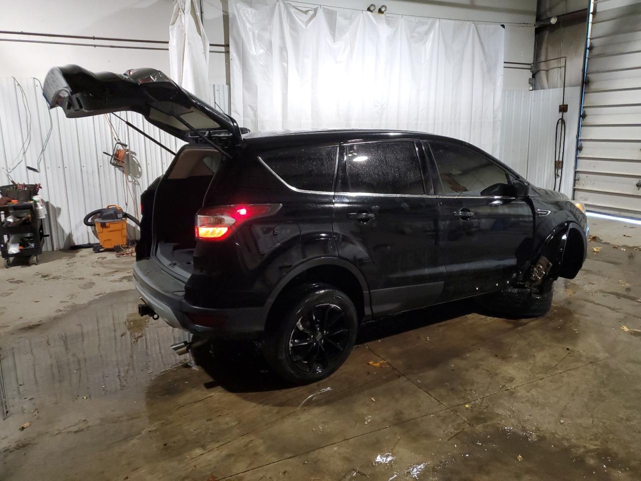 2017 FORD ESCAPE SE - Фото 3
