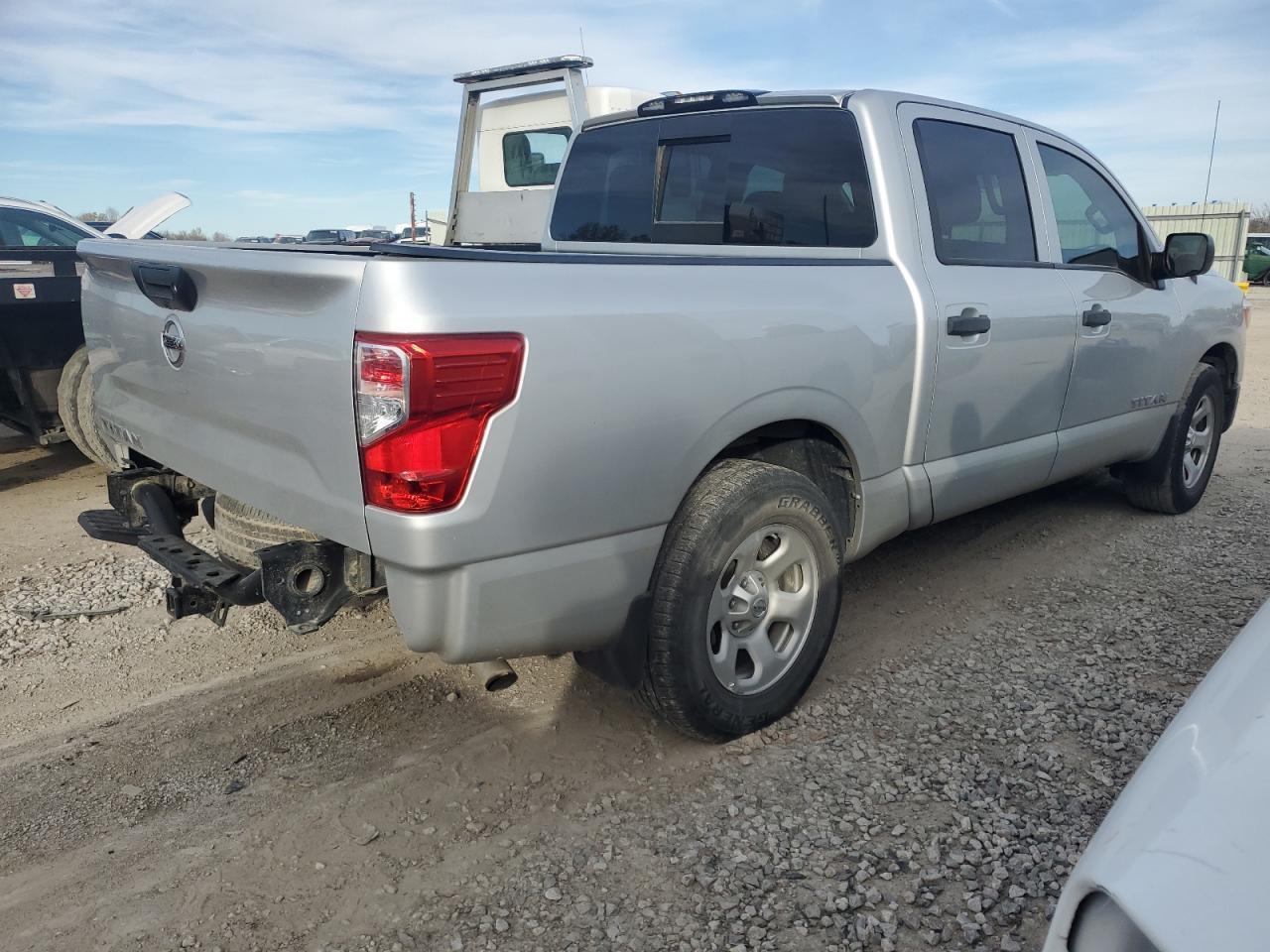 2018 NISSAN TITAN S - Фото 3
