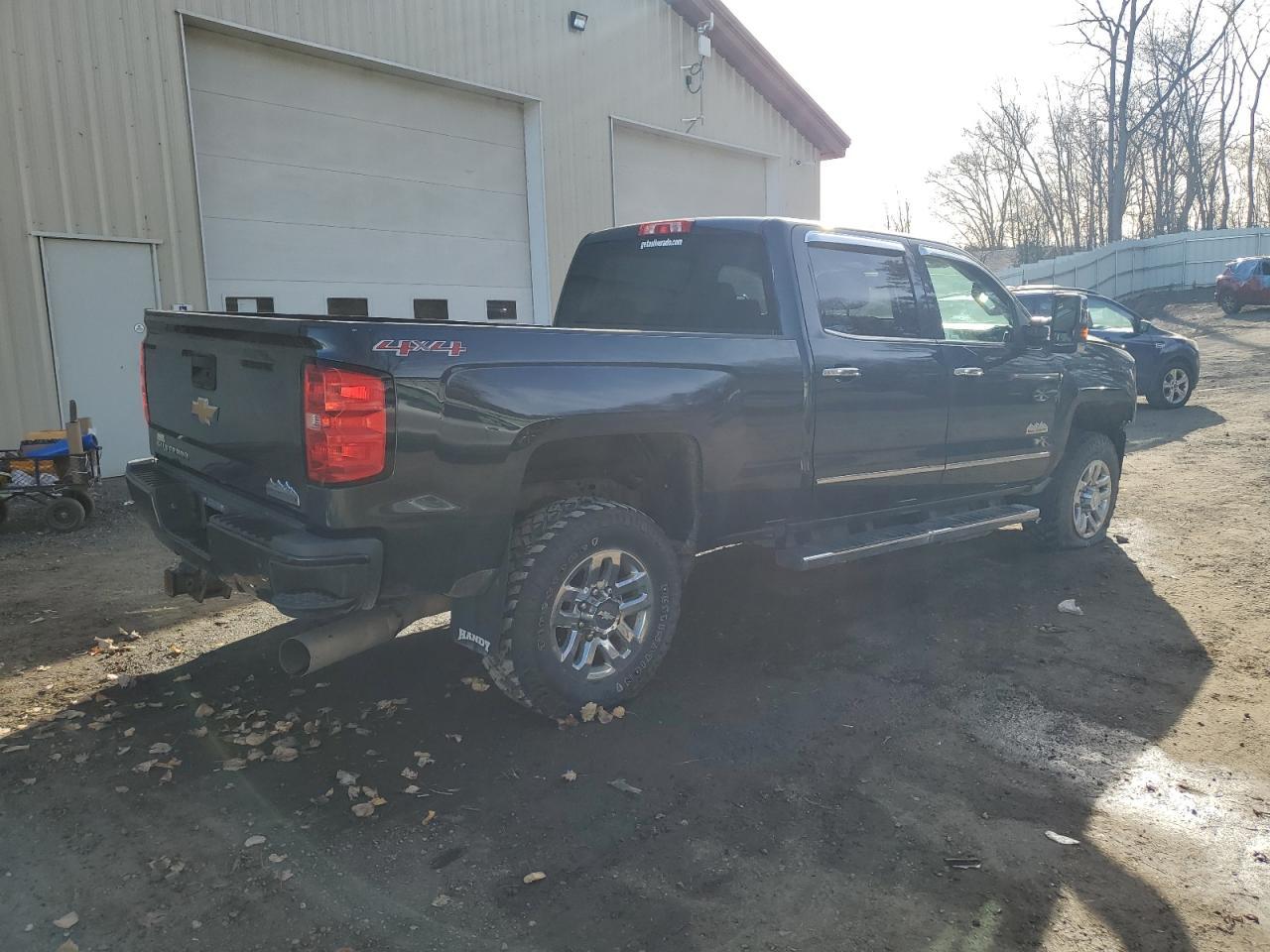 2017 CHEVROLET SILVERADO - Image 3