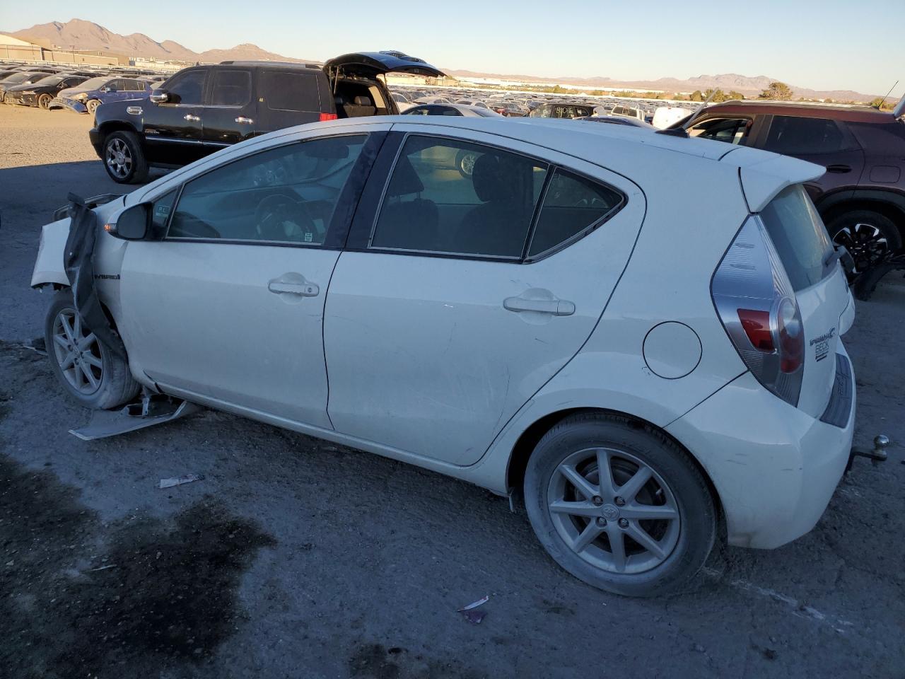2013 TOYOTA PRIUS C - Фото 2
