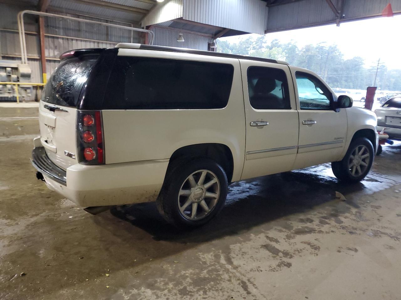 2012 GMC YUKON XL D - Image 3