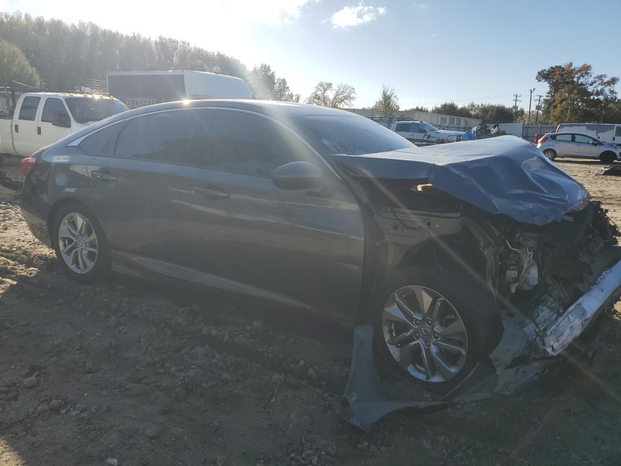 2018 HONDA ACCORD LX - Image 4
