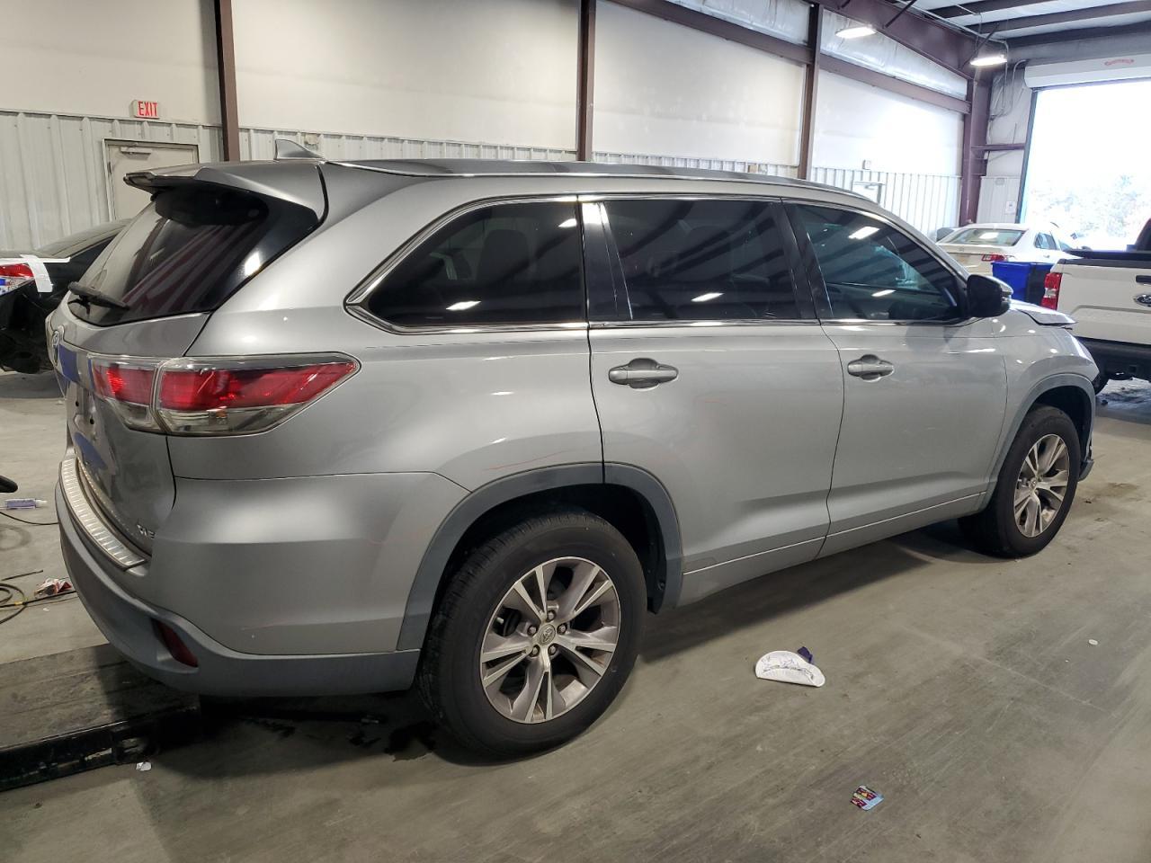 2015 TOYOTA HIGHLANDER - Фото 3
