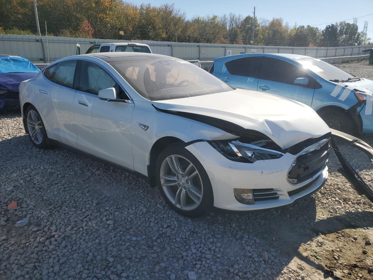 2015 TESLA MODEL S 70 - Image 4
