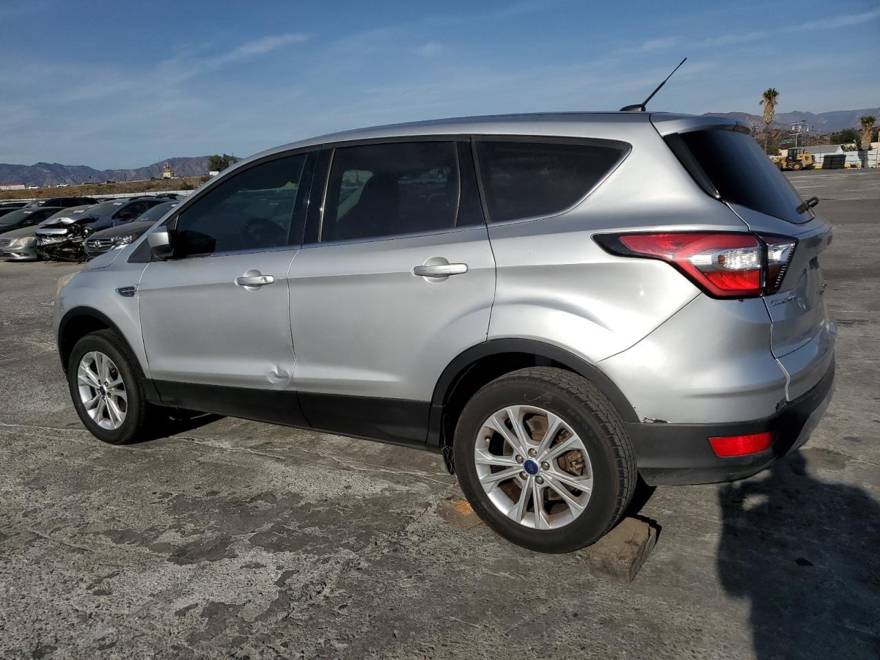 2017 FORD ESCAPE SE - Фото 2