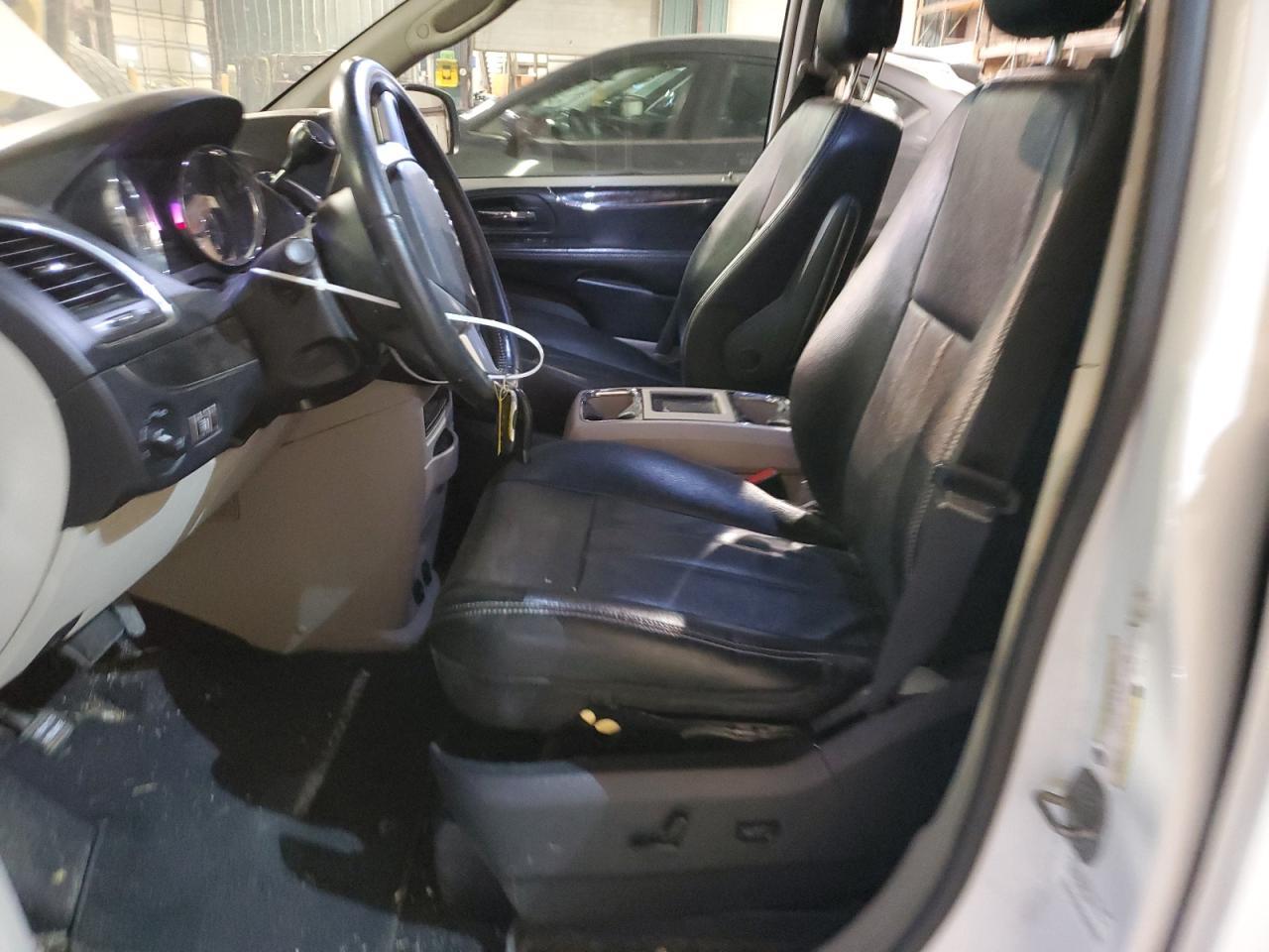 2014 CHRYSLER TOWN & COU - Image 7