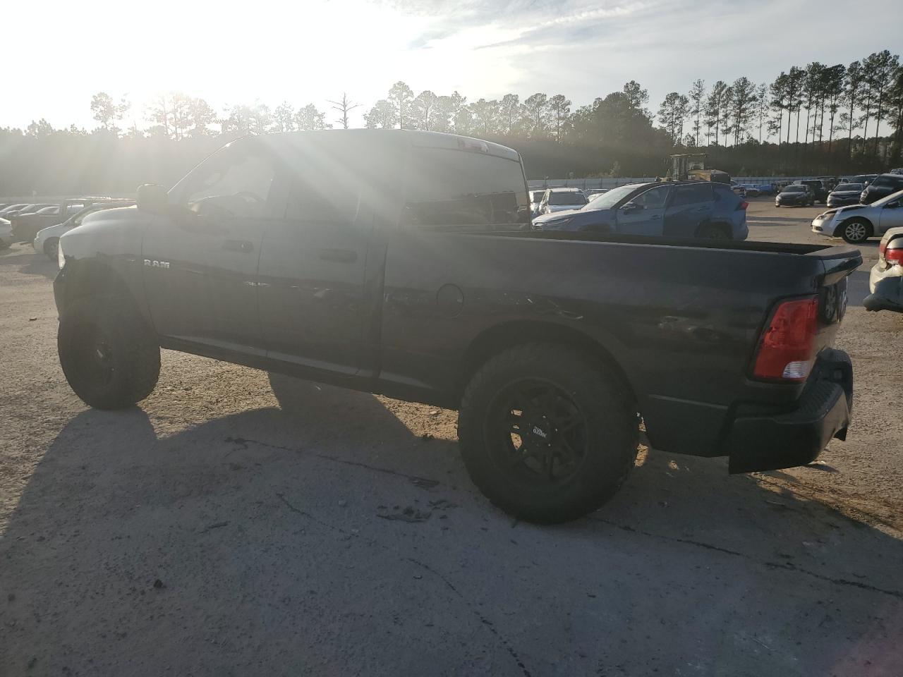 2014 RAM 1500 ST - Фото 2
