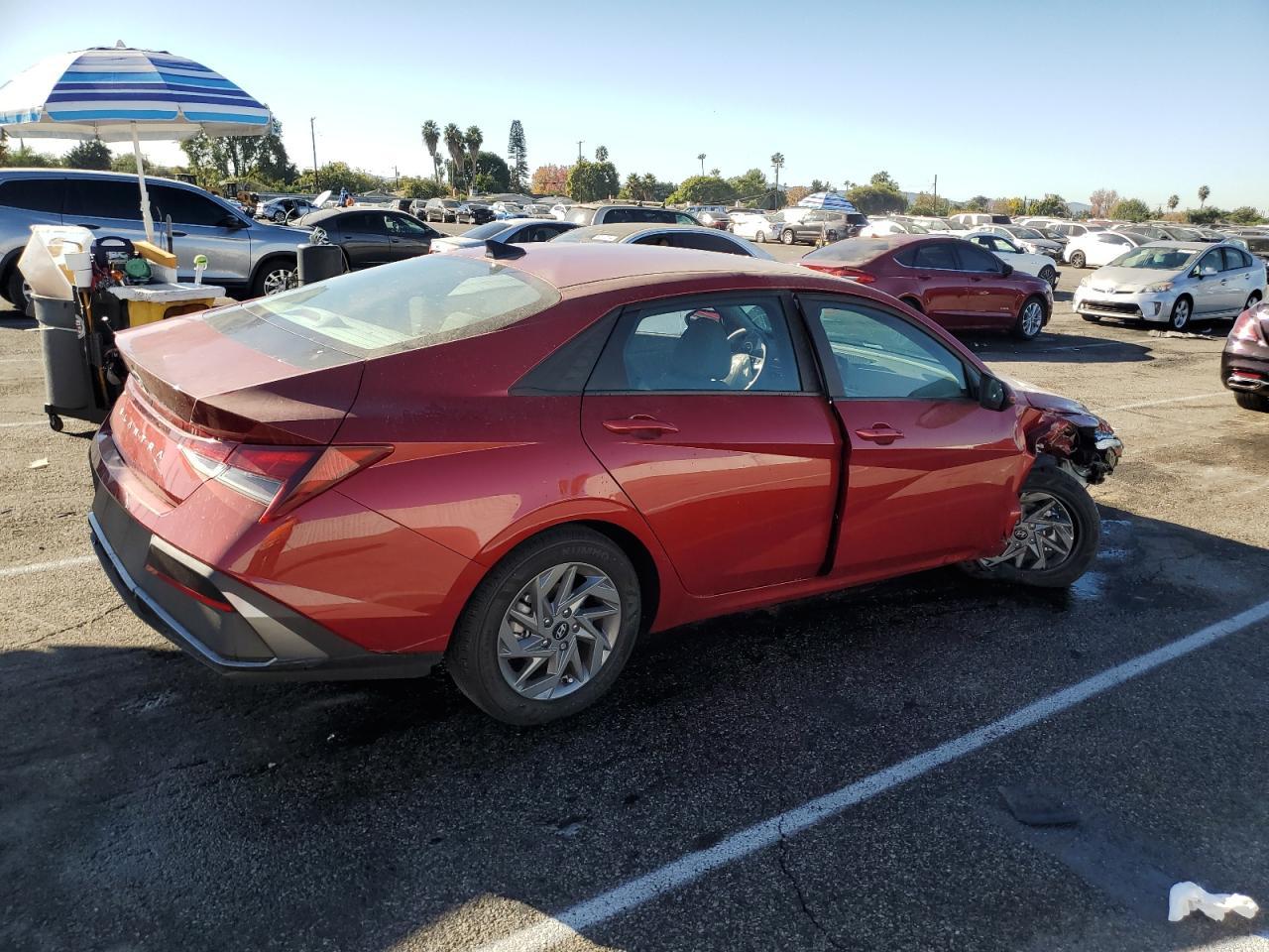 2024 HYUNDAI ELANTRA SE - Фото 3