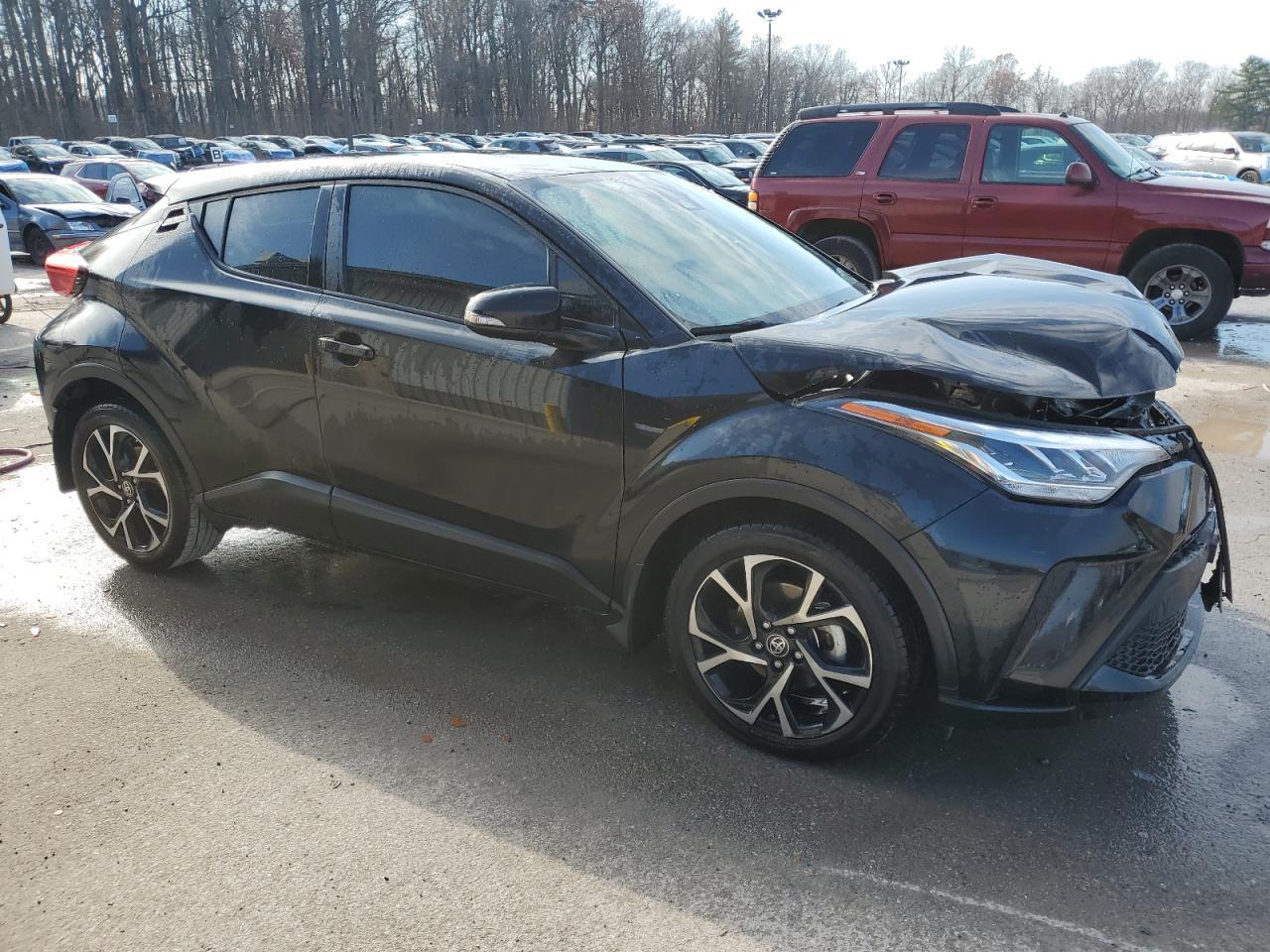 2022 TOYOTA C-HR XLE - Image 4