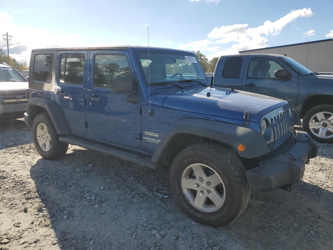 2010 JEEP WRANGLER U - Image 4