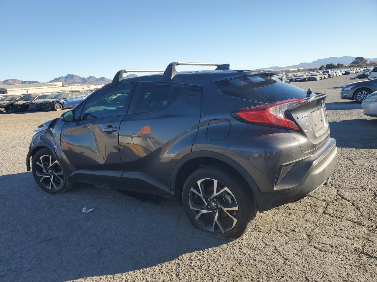 2022 TOYOTA C-HR XLE - Фото 2