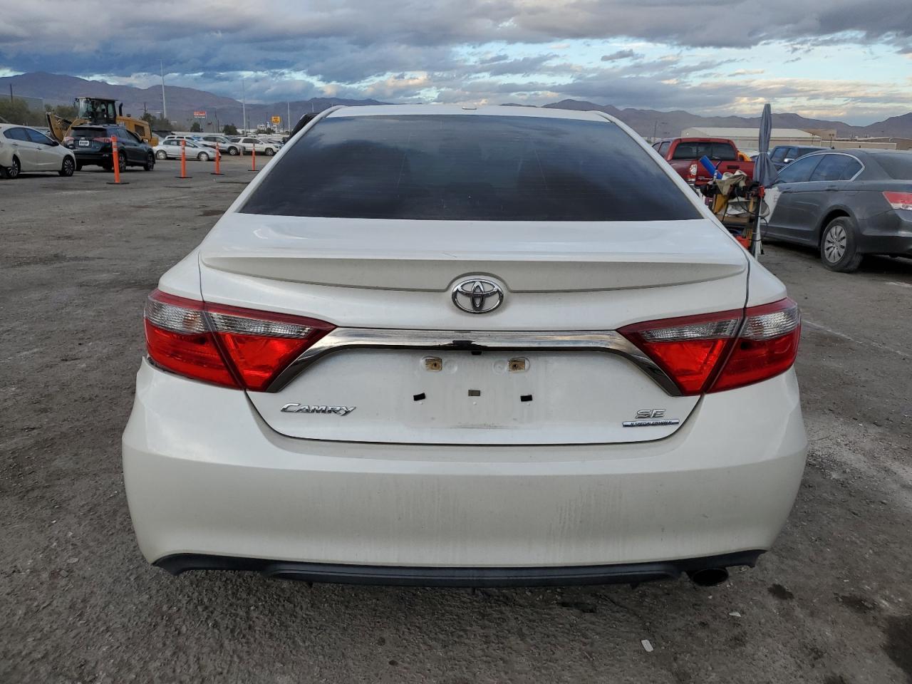 2016 TOYOTA CAMRY LE - Фото 6