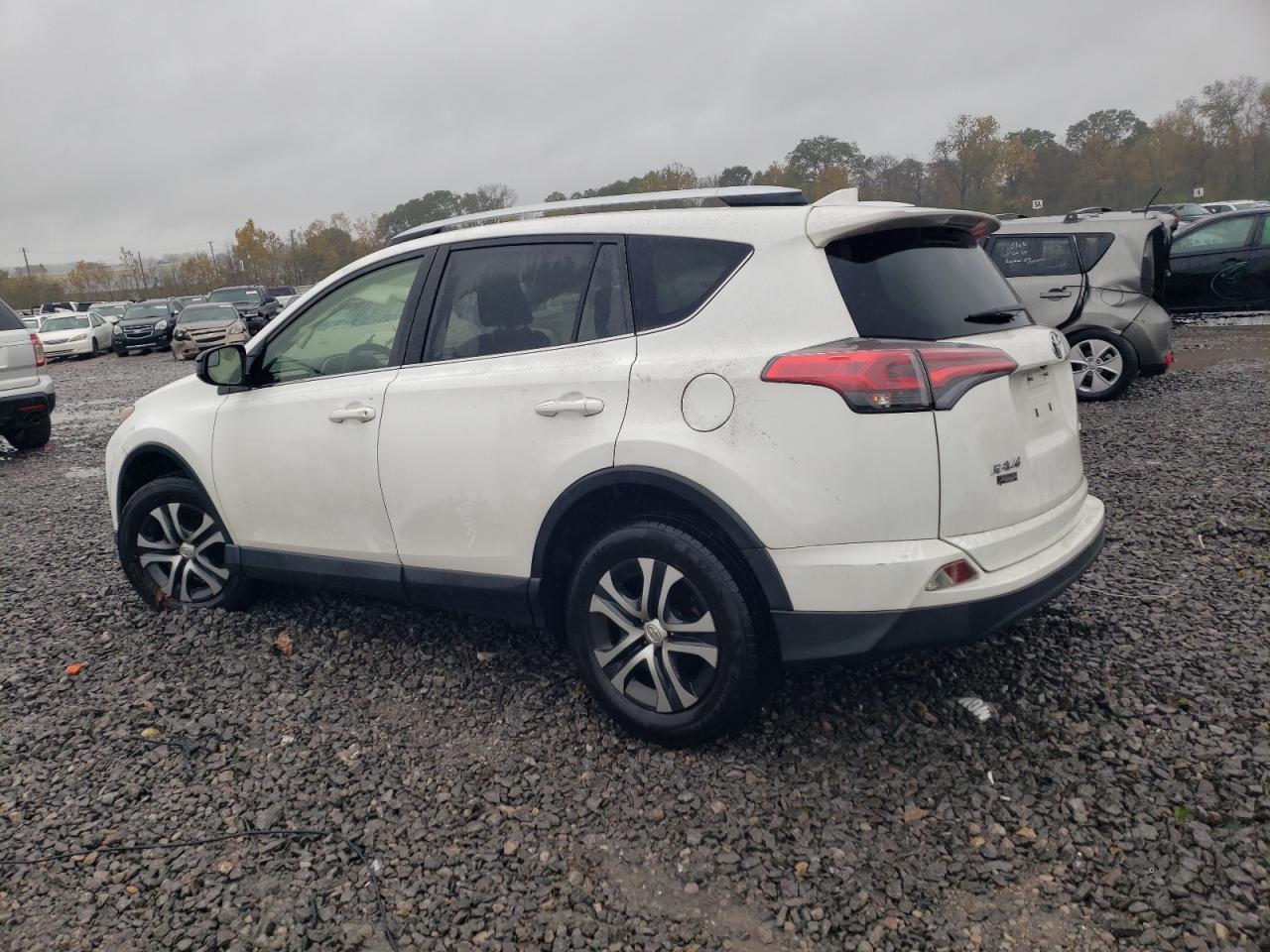 2016 TOYOTA RAV4 LE - Фото 2