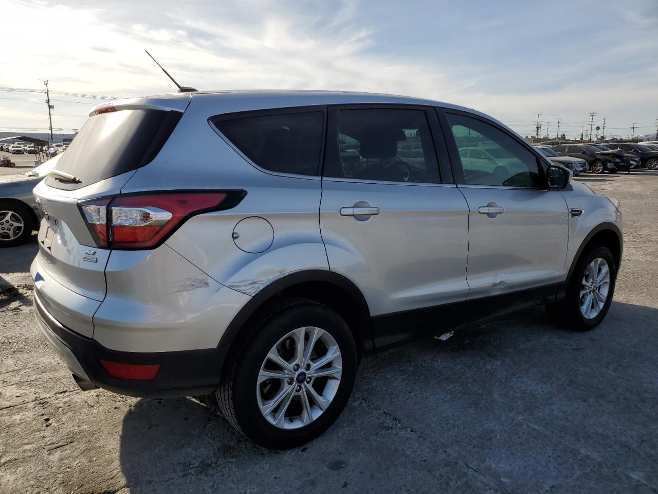 2017 FORD ESCAPE SE - Фото 3