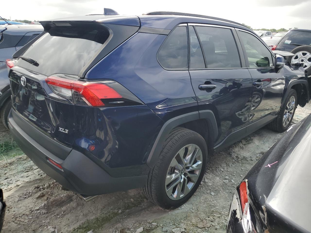 2019 TOYOTA RAV4 XLE P - Фото 3