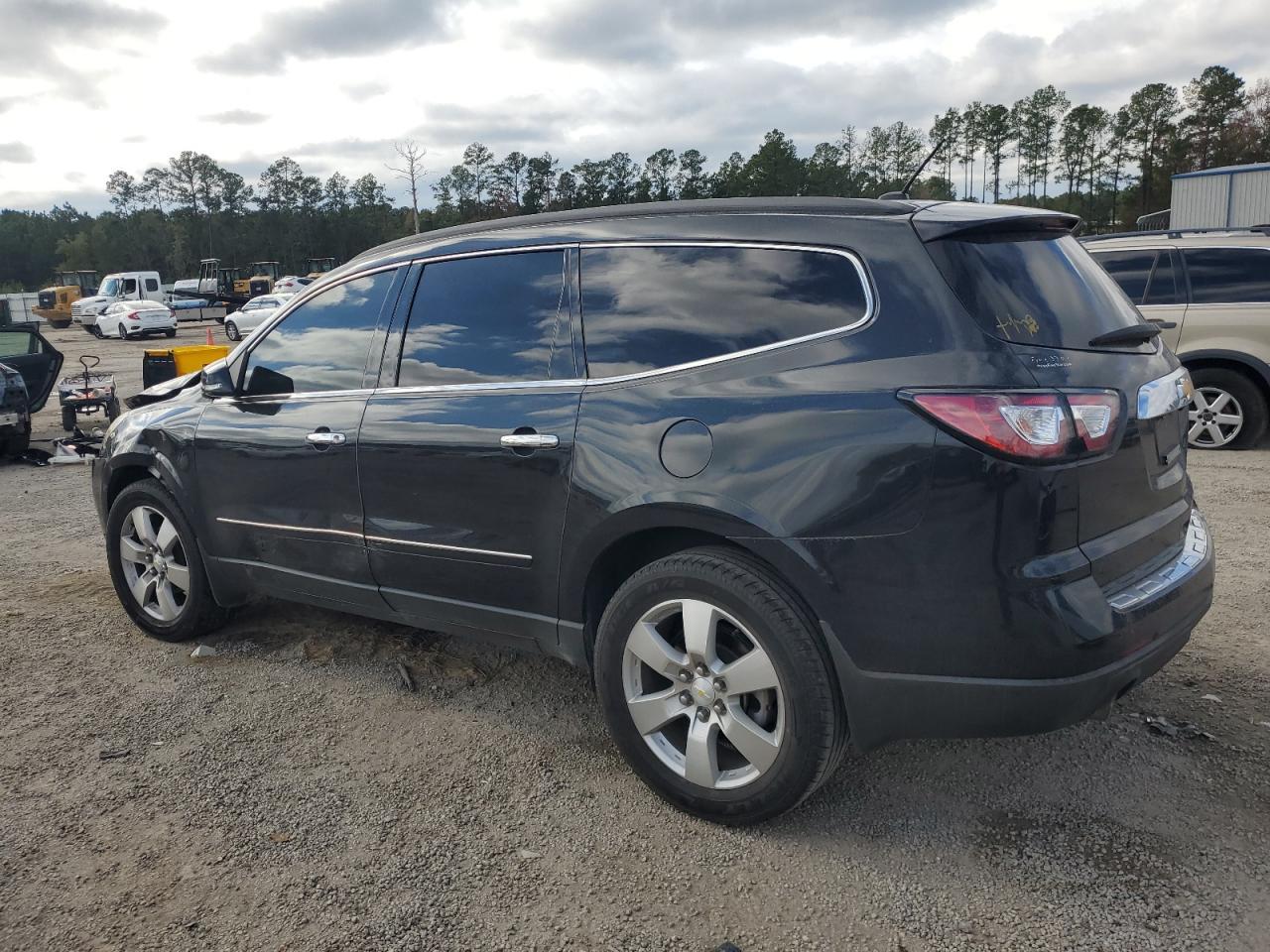 2014 CHEVROLET TRAVERSE L - Image 2