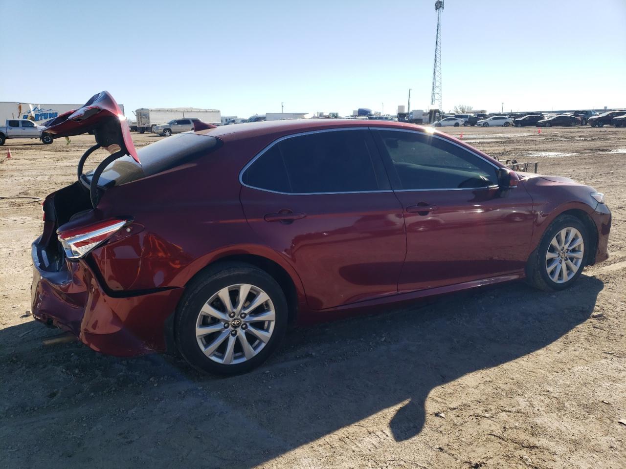 2020 TOYOTA CAMRY LE - Фото 3