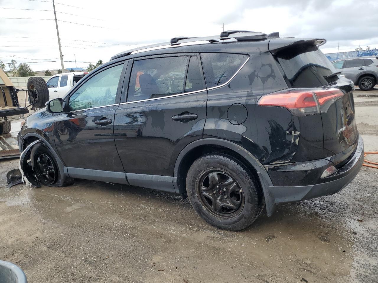 2018 TOYOTA RAV4 LE - Фото 2