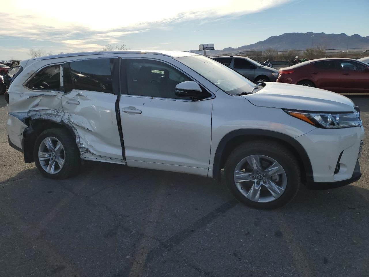 2018 TOYOTA HIGHLANDER - Фото 4