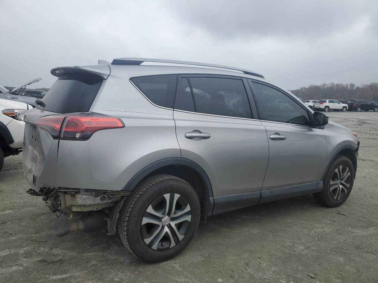 2018 TOYOTA RAV4 LE - Фото 3