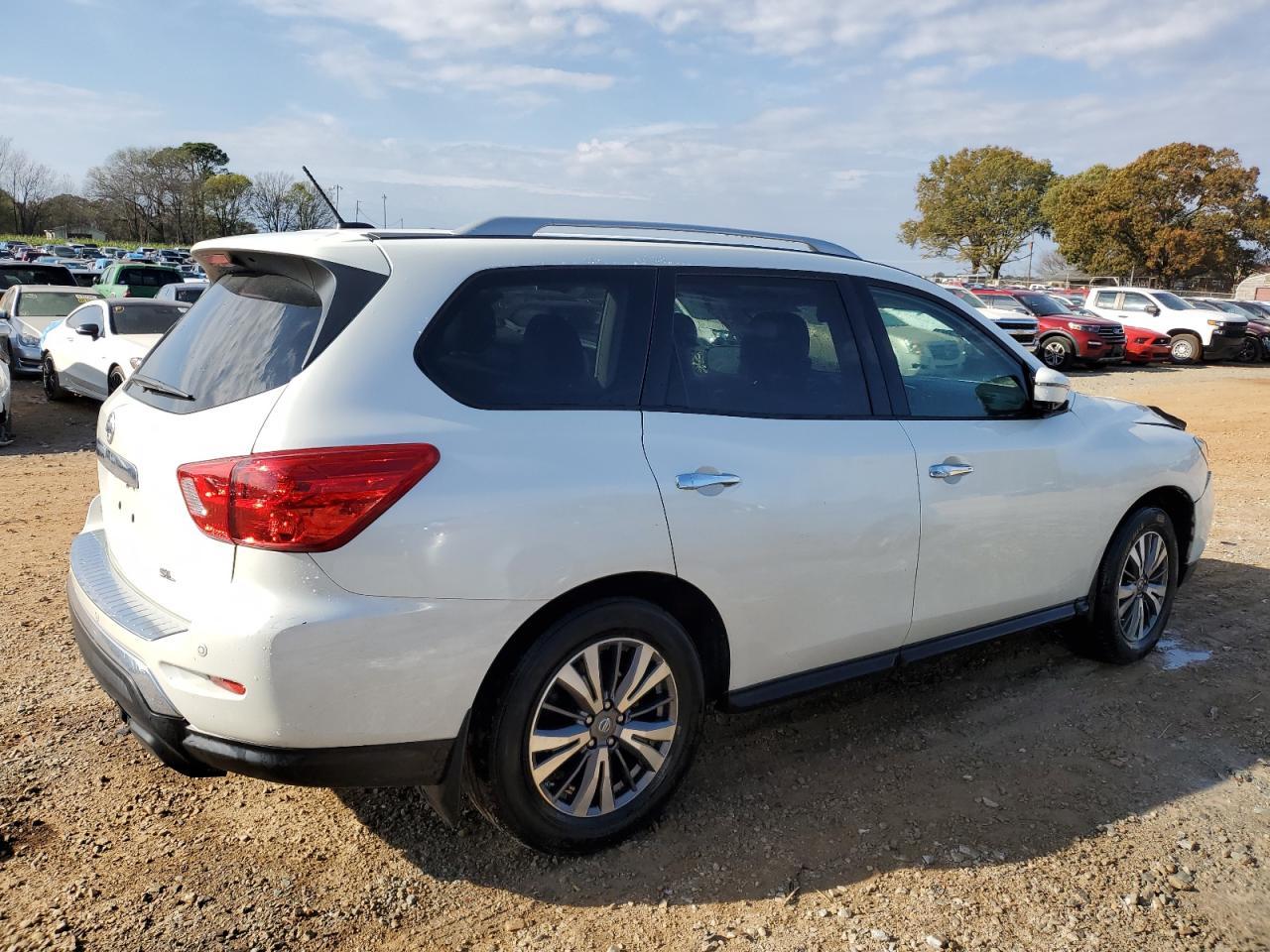 2017 NISSAN PATHFINDER - Image 3