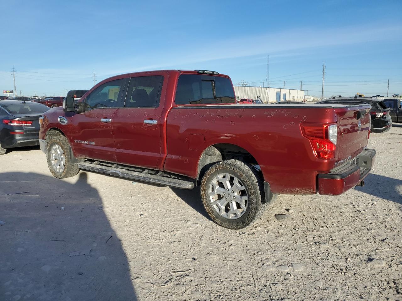 2017 NISSAN TITAN XD S - Фото 2