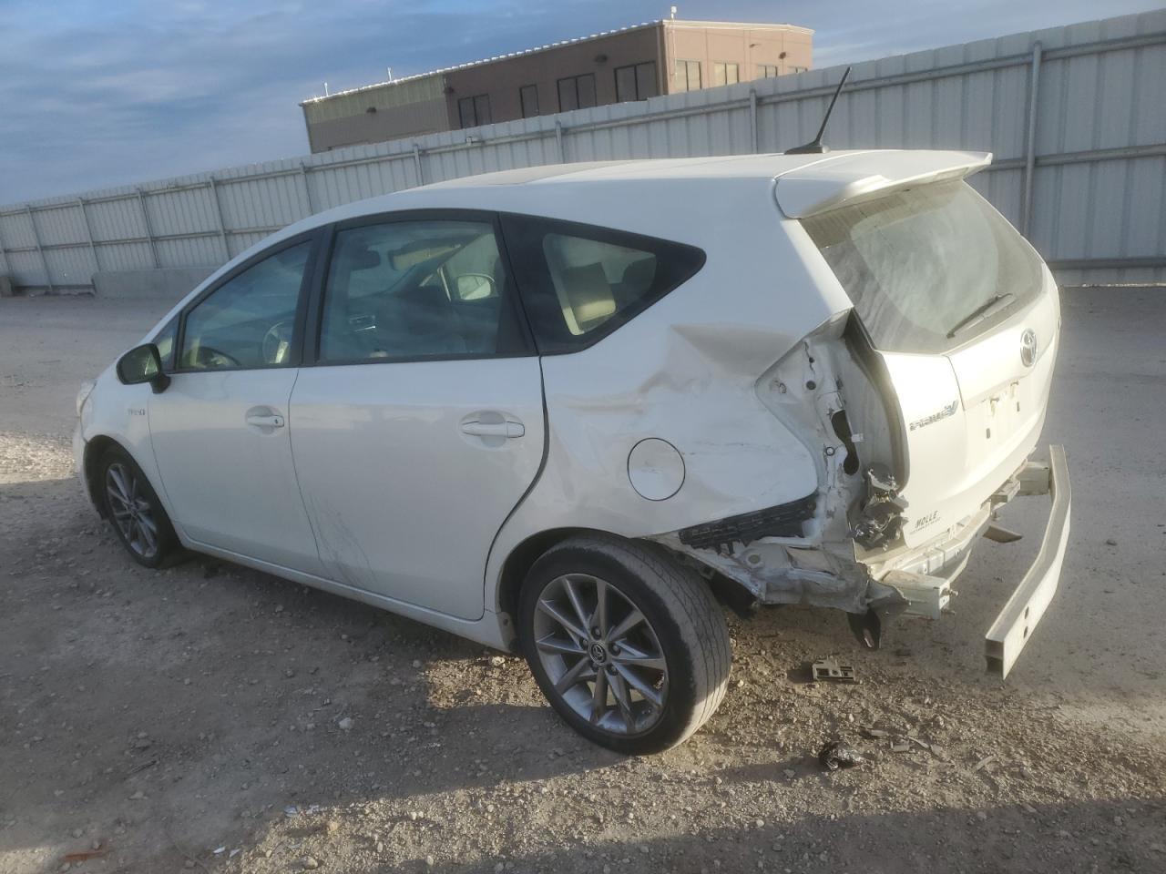 2017 TOYOTA PRIUS V - Image 2