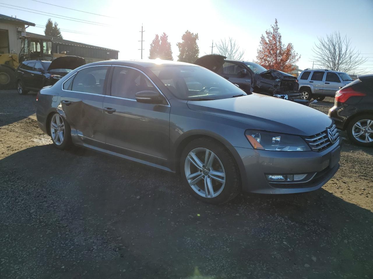 2014 VOLKSWAGEN PASSAT SEL - Image 4