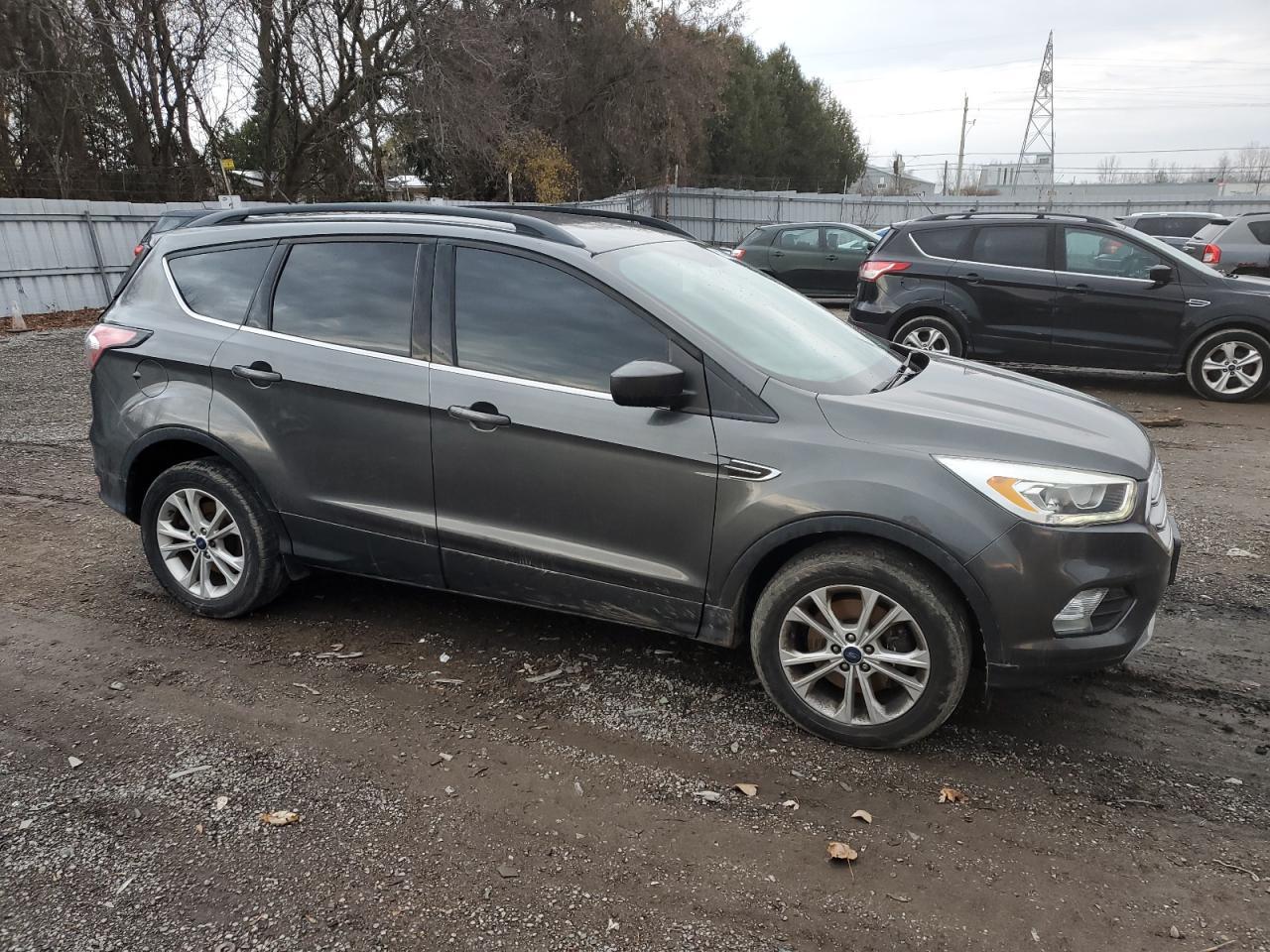 2017 FORD ESCAPE SE - Image 4